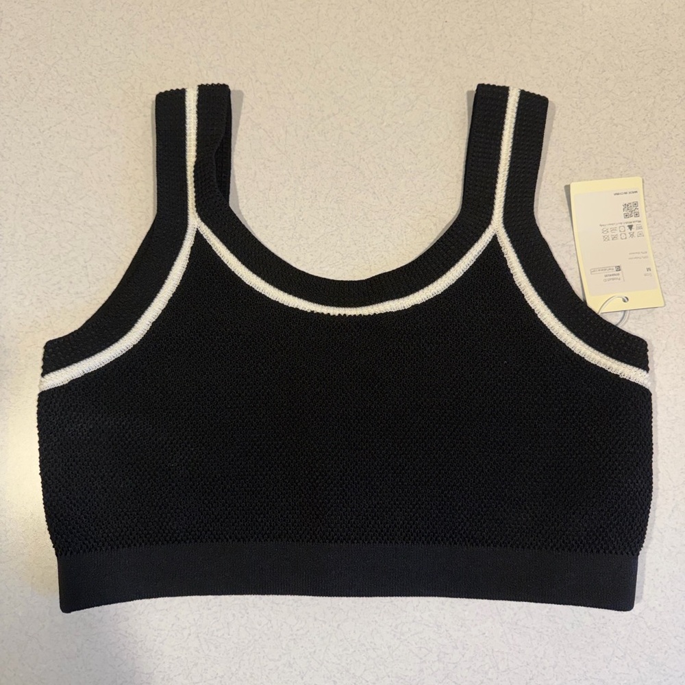 HALARA Black and White Crop Top